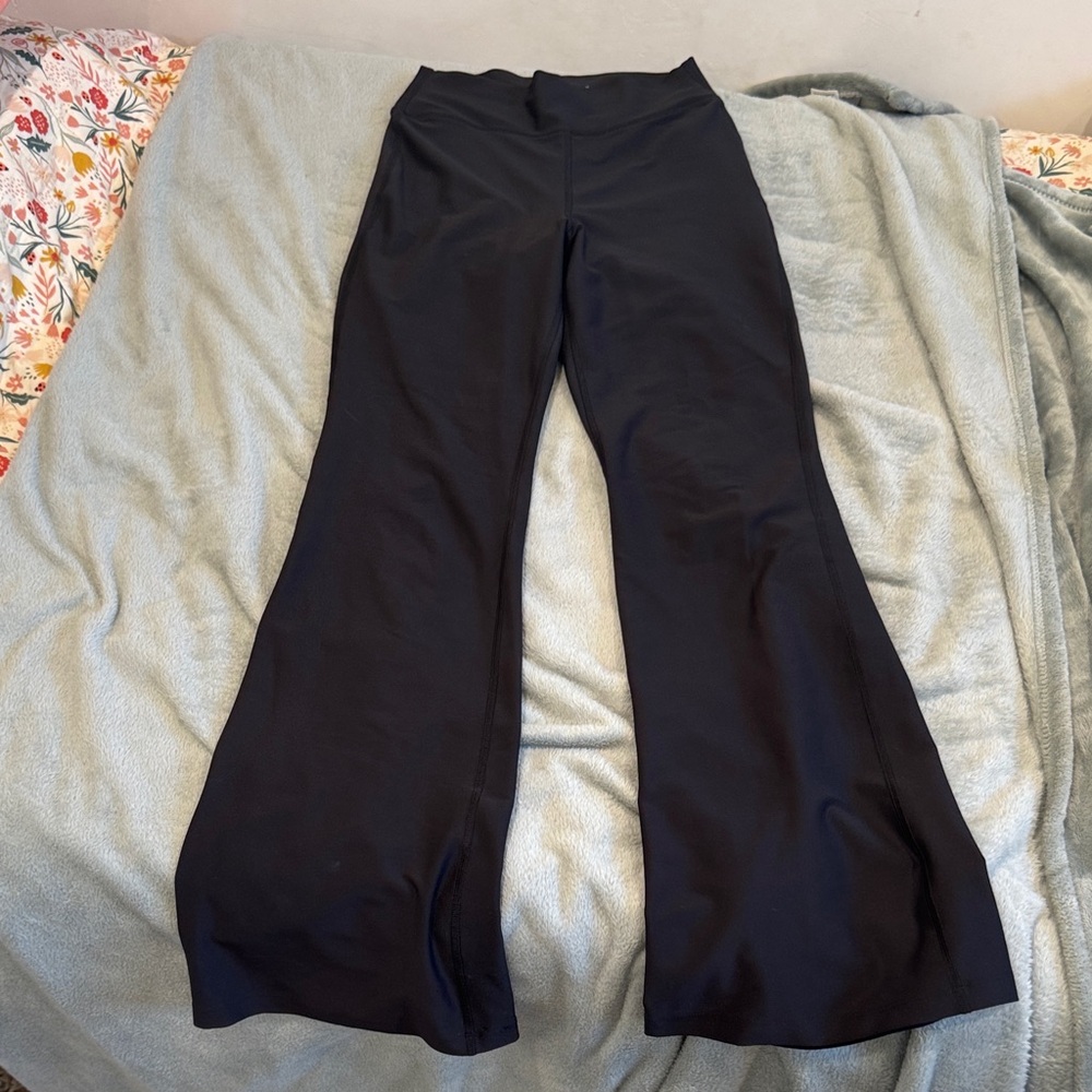 Women’s Used Old Navy Black Flared leggings